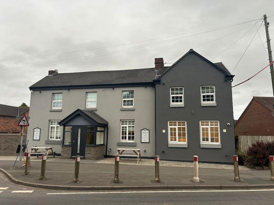 Luxury Countryside - Waters Upton,