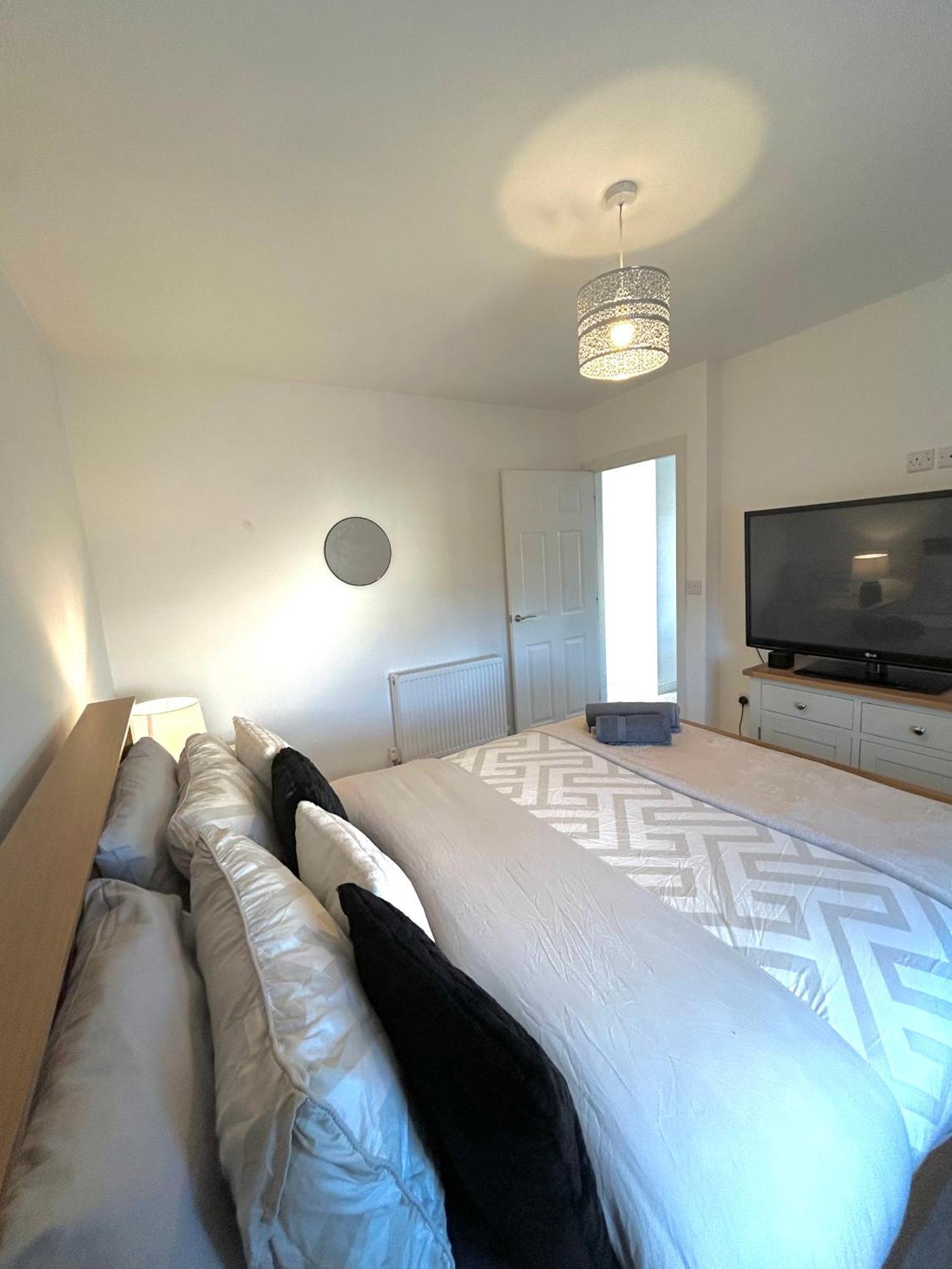 Luxury Countryside - Waters Upton, *